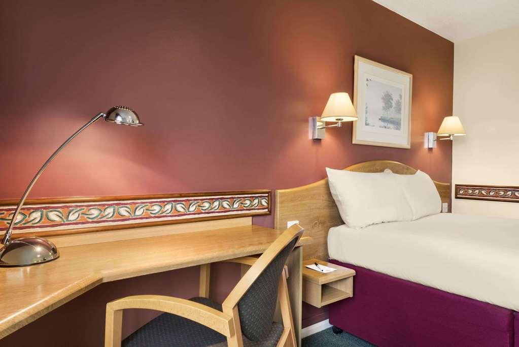 Days Inn Michaelwood M5 Falfield Room photo